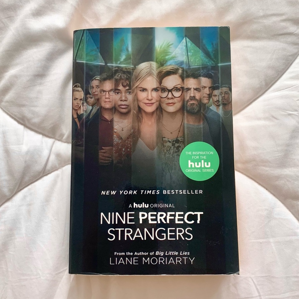 🌈6/$10 Nine Perfect Strangers Book by Liane Moriarty